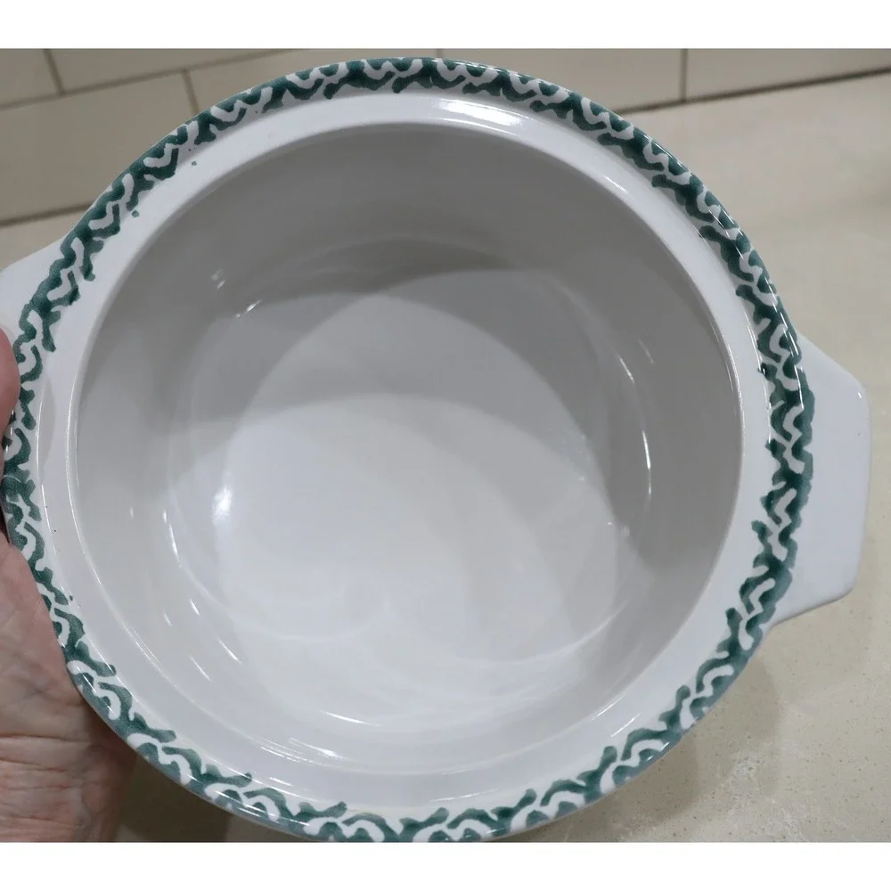 Tienshan Stoneware 2 Quart Round Casserole Dish with Lid Green Heart White